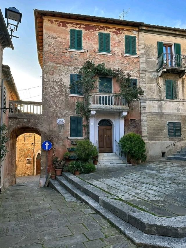 🌿 Thermal Serenity in the Heart of Tuscany – Serre di Rapolano, Italy