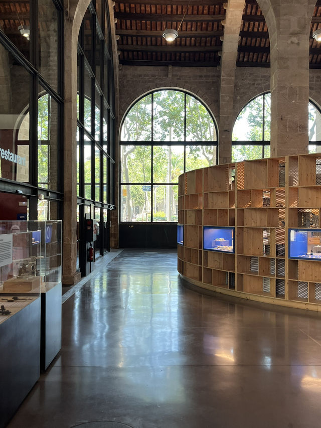 Barcelona｜ Nice coffee shop in the museum 