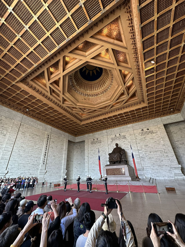 Historic Taipei Stroll: Monuments, Museums & Open Square Magic