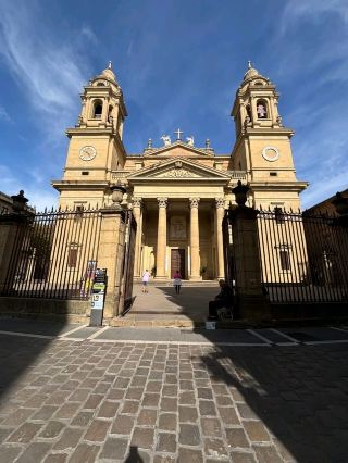 팜플로나: 황소가 돌진하는 곳이자 유령도 출몰할 수 있는 스페인의 가장 유서 깊은 중세 도시