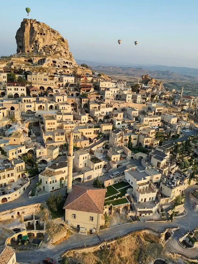 Sunrise over Fairy Chimneys: Your Cappadocia Hot Air Balloon Adventure 🎈🇹🇷