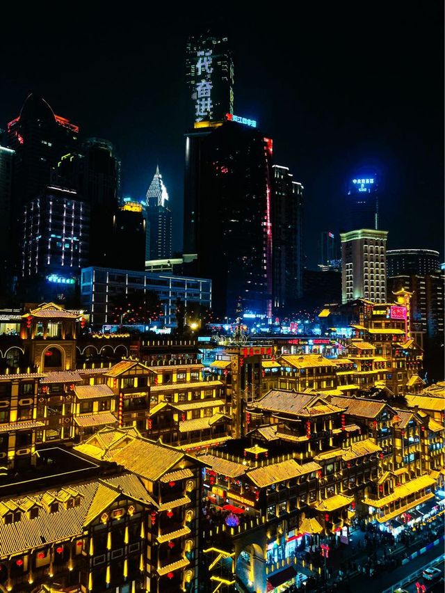 The Best Landmark in Chongqing - Hongya Cave!