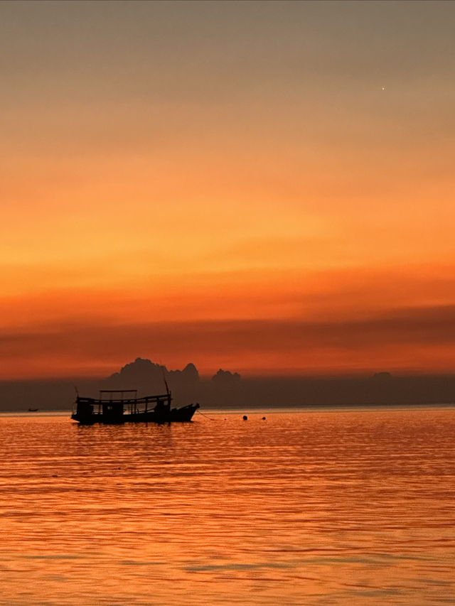 Tao Island sunset, the colors of the sky change endlessly after sunset.