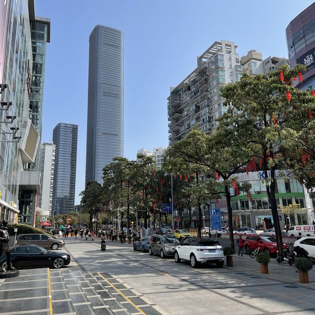 A mall for night and day in Shenzhen 