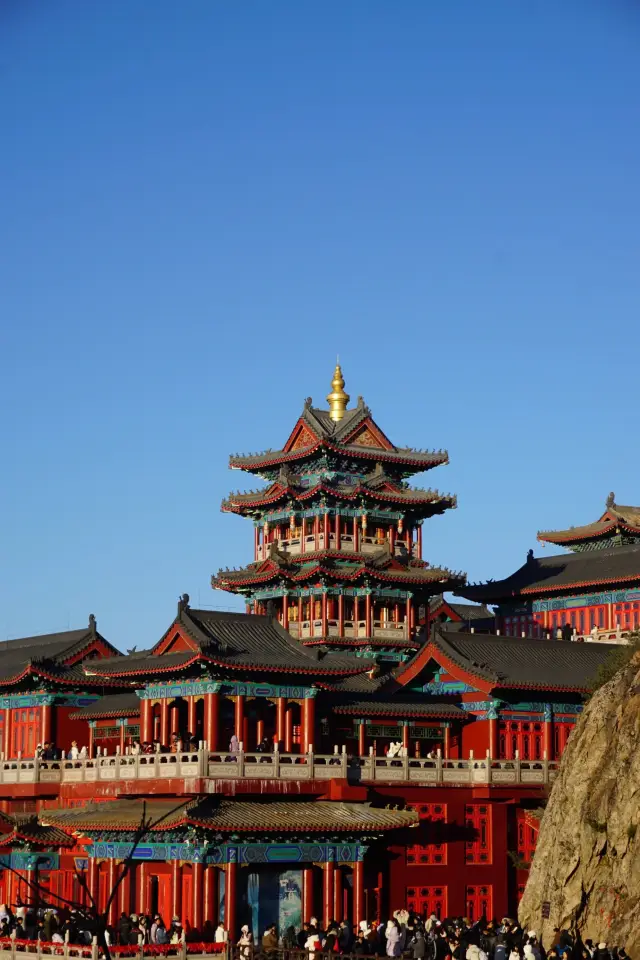 Luoyang Laojun Mountain One-Day Tour - A crowd of holiday tourists