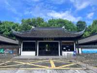 向塔而行,上海的山,上海的斜塔!