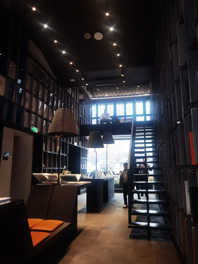 Duku Bookstore Demotang Branch