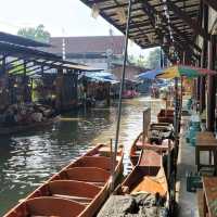 Is it worth to visit Thai floating markets?