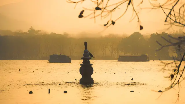 99％の人々は杭州で三潭印月の最も美しい日没を見逃します