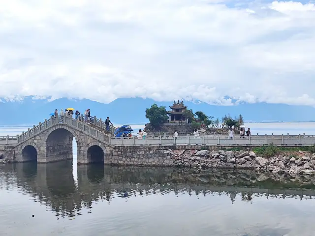 A pocket-sized island, Putuo Mountain in Erhai Lake