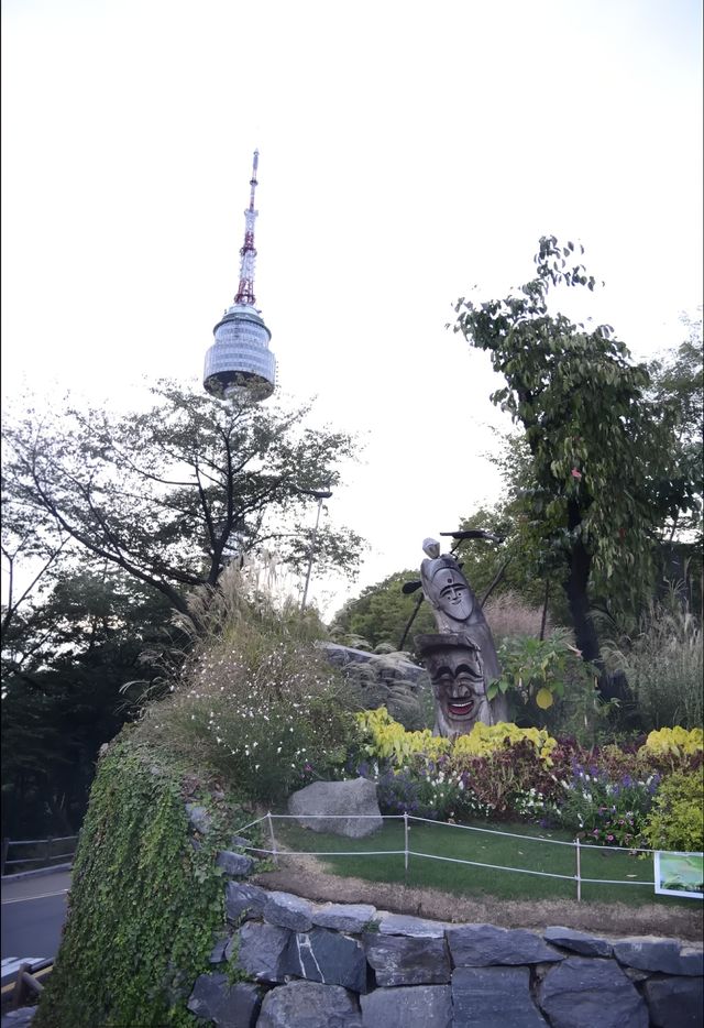 首爾旅行必去景點之一——N首爾塔，也叫南山塔