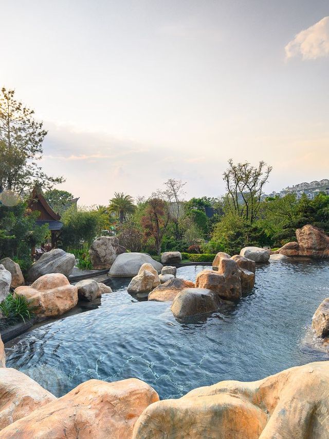 🌟 Kunming's Blissful Hot Spring Havens 🏨🌺🛁