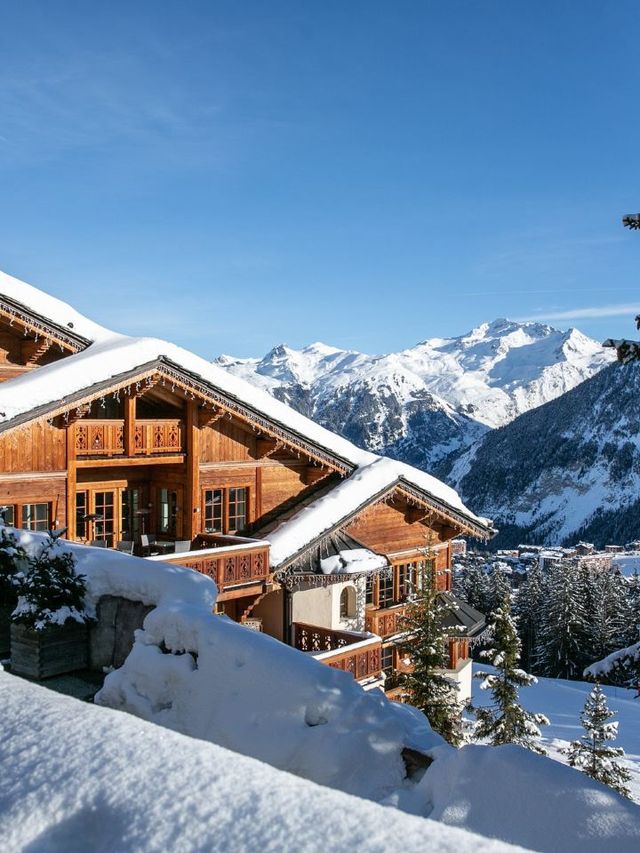 🏔️ Courchevel's Cozy Corners: Le Strato Hotel 🛌✨