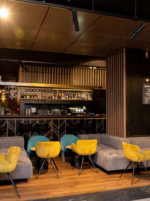 🌟 Brasov Bliss: Discover Radisson Blu Aurum! 🏨
