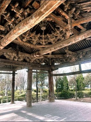 The Shengmu Temple in Xia County is a rare ancient building that blends elements from the Yuan and Ming dynasties