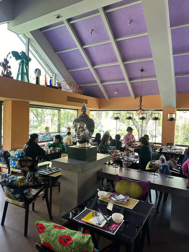 藏在上海靜安公園裡的花園度假風泰國餐廳。