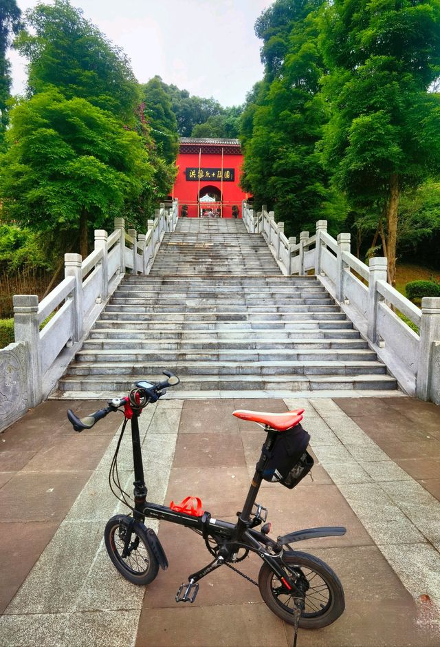 騎小車逛小城|峨眉山後花園洪雅風輕揚。