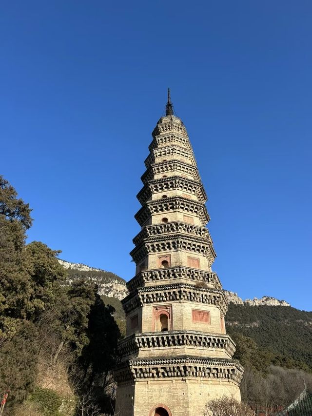 深冬的濟南靈岩寺常來靈岩，事事靈驗
