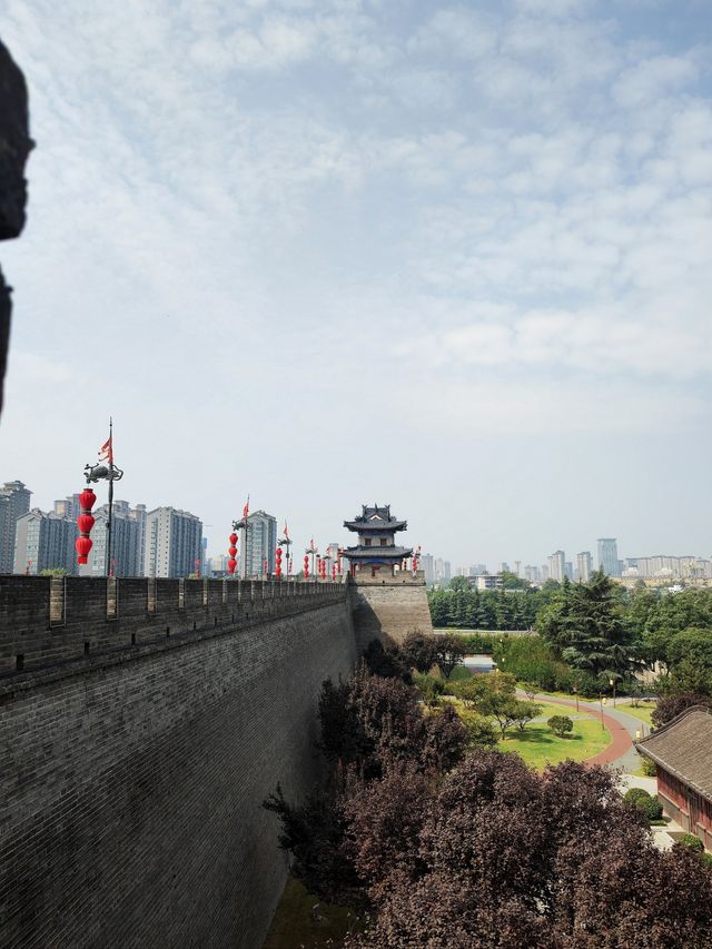 總要去趟西安吧 吹吹明城牆上的風吧 總要去趟西安吧 吹吹明城牆上的風吧