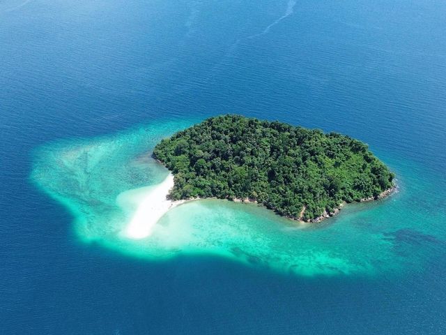 仙本那的玻璃海顏色是最能治癒心情的顏色