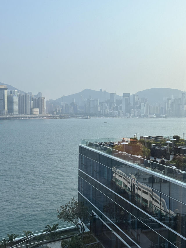 ✨香港紅磡嘉里酒店｜住成「本地生活家」！海景+便利+小酒館，我鎖定了～🌃