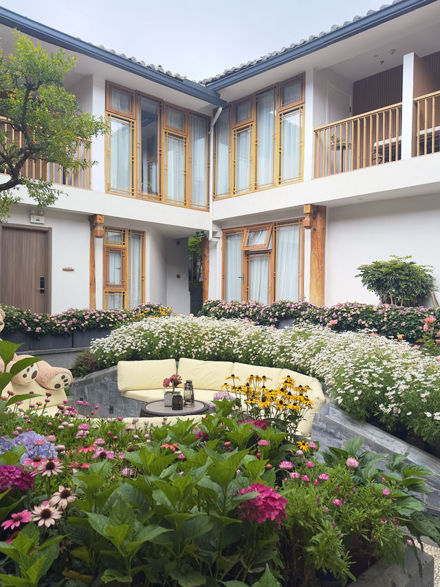 喺麗江古城，住進咗春天嘅花園裏～