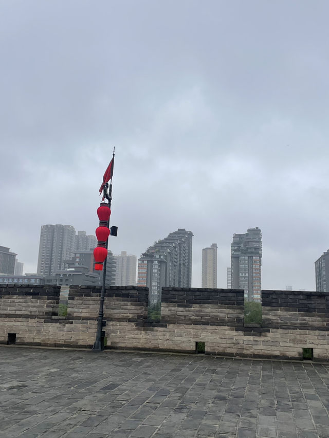 Xi'an Weekend: City Walls, Temples, and Ancient Vibes 🏯✨