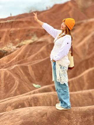 광둥 북부의 비밀 땅이 공개되었습니다! 사오관 홍사령 만세 작전 남국에도 붉은 사막의 경이로움이 있습니다! 난링 홍사막은 광둥의 숨은 명소입니다! 마치 불길 속으로 걸어 들어가는 듯한 느낌입니다.