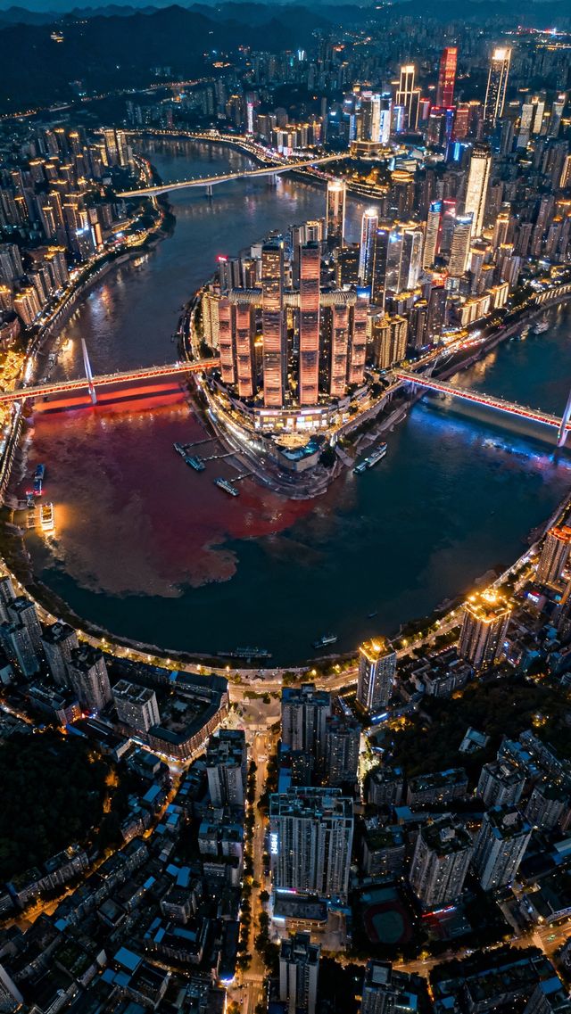 8D魔幻山城重慶3日遊｜輕軌穿樓&火鍋飄香