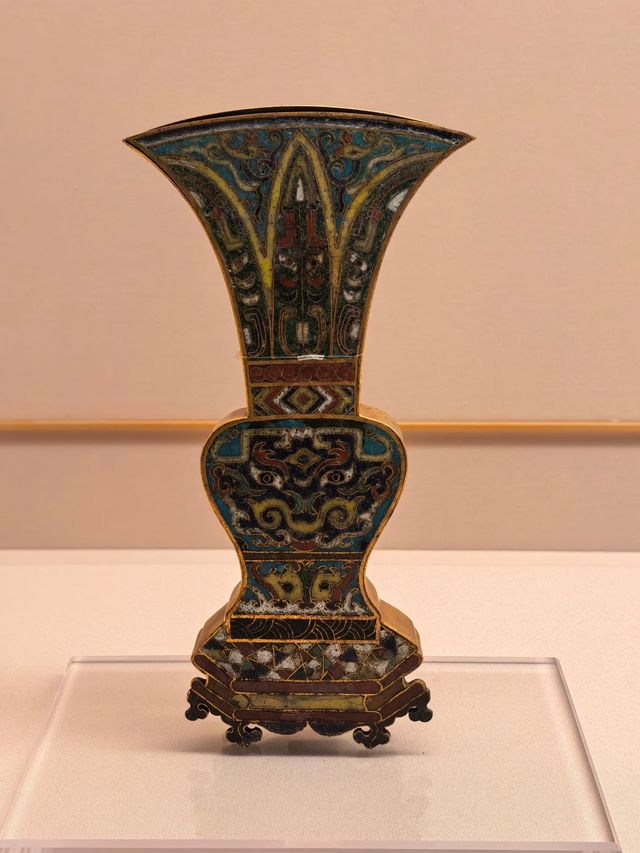 探秘上博隱藏寶藏掐絲琺瑯器展 探秘上博隱藏寶藏掐絲琺瑯器展