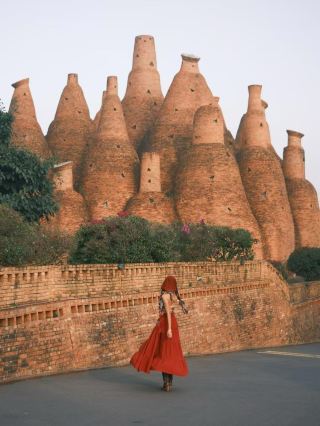 Travel Outfit Formula Revealed! Dress to Impress with 100% Vibe Appeal\u