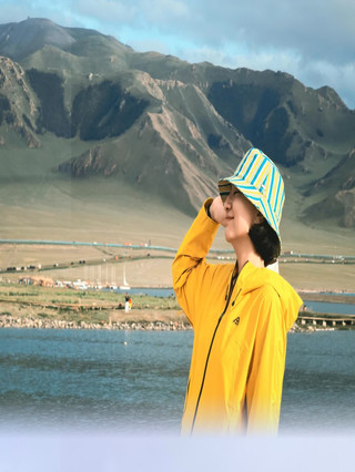 Roaming Xinjiang 2?? First glimpse of Sayram Lake greeted by a ray of holy light