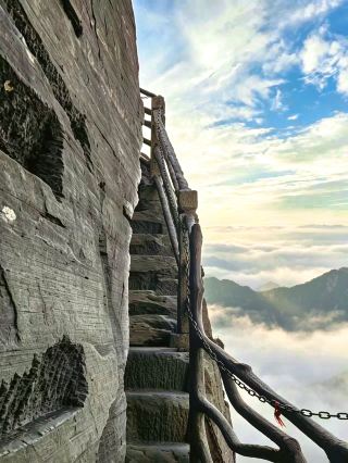 Cultural Shock! My Unexpected Trip to Wuling Mountain
