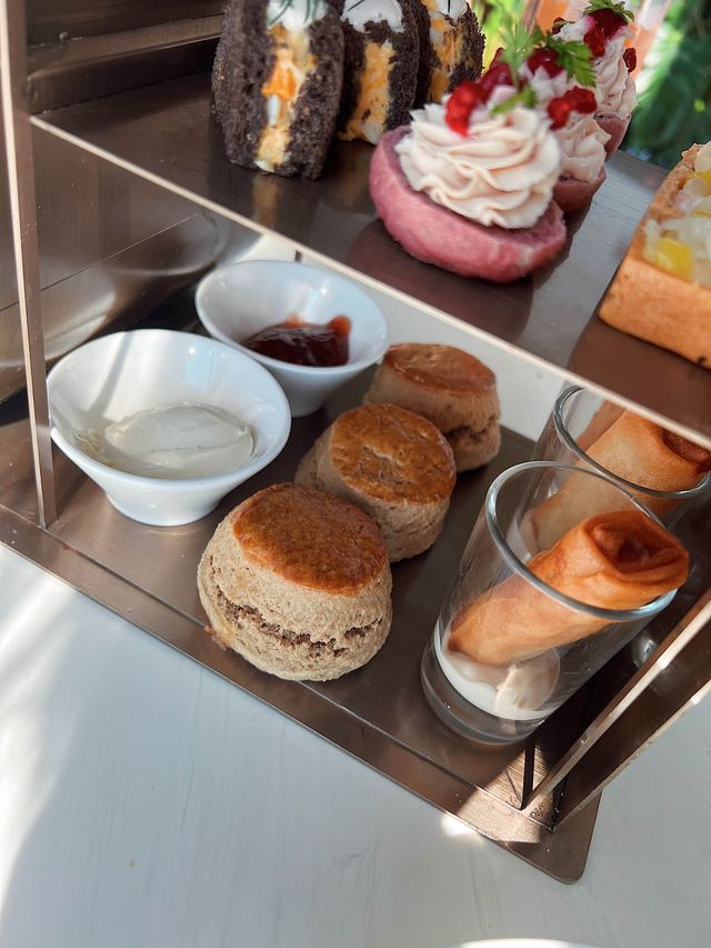 【九龍站 Café 100 - 唔使$250可以全港最高觀景台睇香港景色仲食到Ritz-Carlton下午茶？！👅】