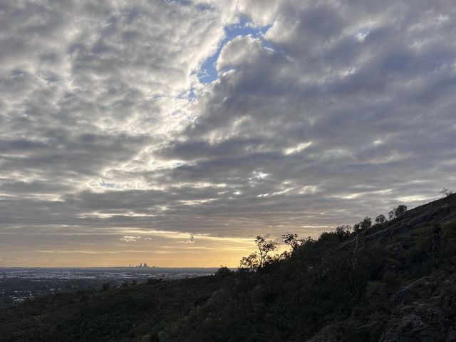 Skycrapers from afar!😎#minihikingLesmurdie🤓