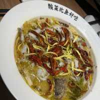🐟酸菜比魚好吃😋人氣太二老壇酸菜魚是首選