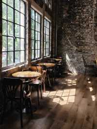 A New Cafe Within An Old Damaged Shophouse😱