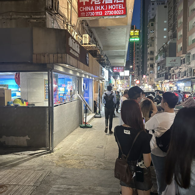 人氣日式沾烏冬！晚市7點半已截龍，人龍排到去街尾