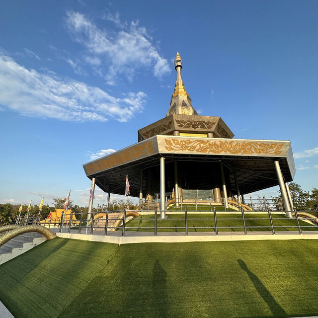 ชมเจดีย์มหาวีราจริยานุสรณ์ จังหวัดร้อยเอ็ด