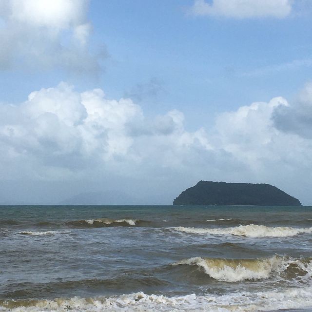 Calm beach for an Evening Walk!