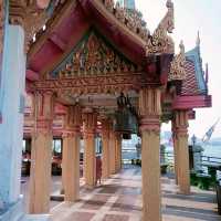 วัดเกาะลอย ศรีราชา