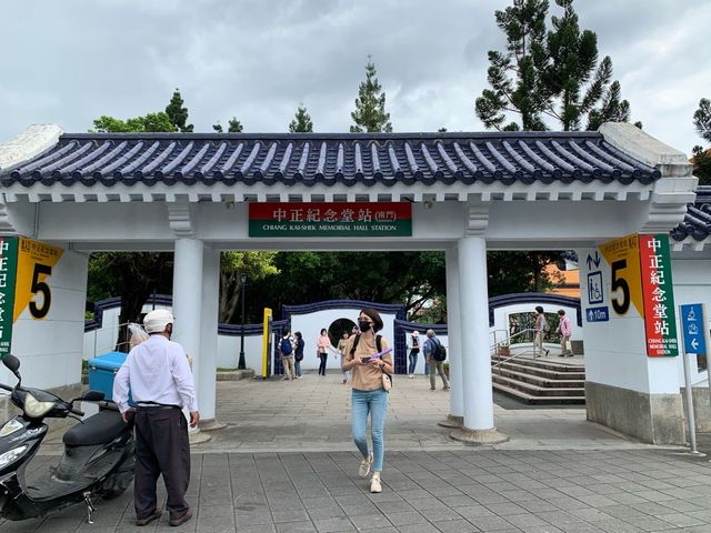 台湾　台湾観光　超巨大な敷地＆建物の国立中正紀念堂に圧倒された！