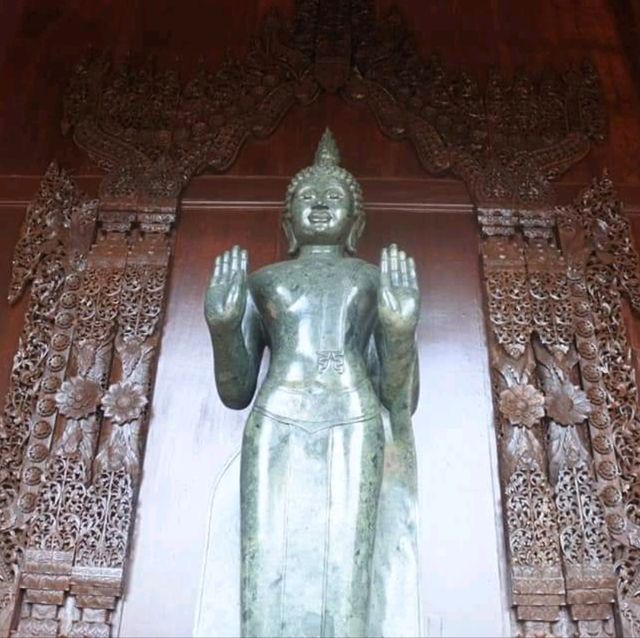 ไหว้พระขอพรกัน..วัดสมเด็จภูเรือมิ่งเมือง