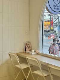 '𝐁𝐔𝐍𝐍𝐘 𝐒𝐇𝐀𝐊𝐄' ร้านขนมเปิดใหม่ ในเมืองจัน