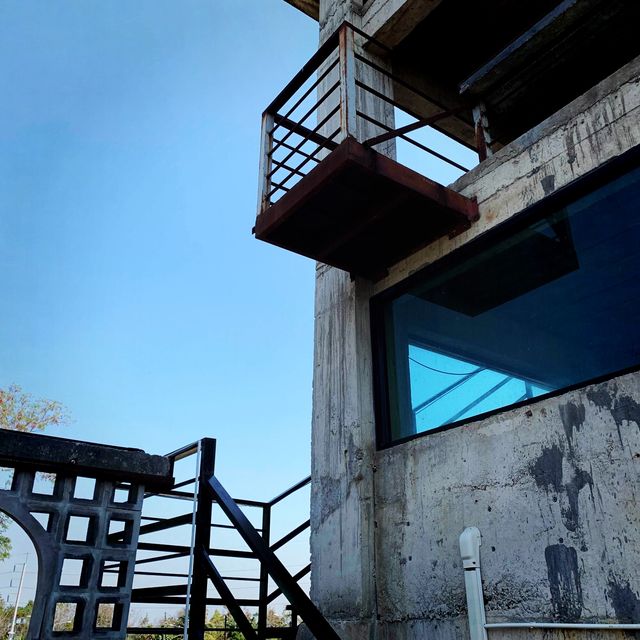 Instagram-able Tower Cafe in Chiang Mai 🏰
