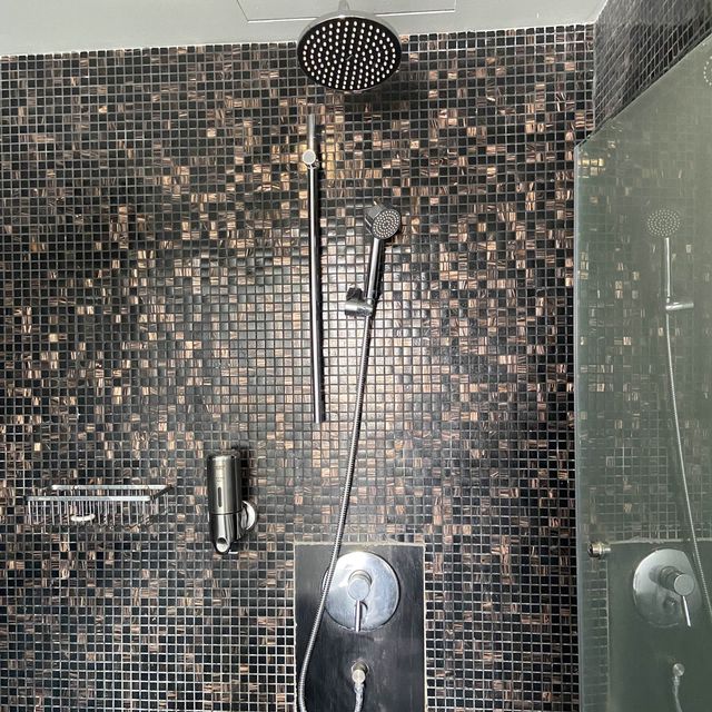 Affordable Room With Bathtub