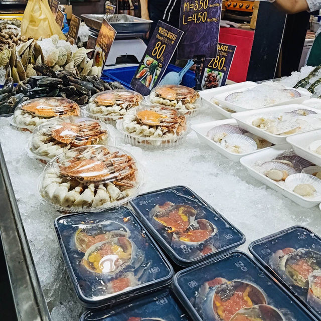 กินช็อปของอร่อยแบบเพลินๆที่ตลาดสดธนบุรี😋🍤🍣