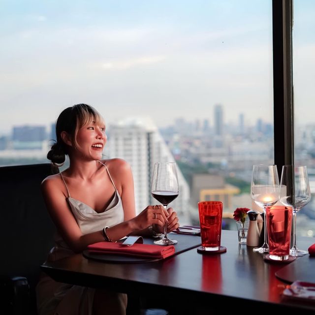 RIB ROOM & BAR Steakhouse ชั้น 31  โรงแรม The La