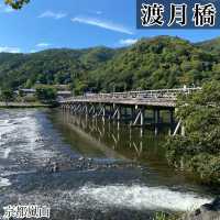 嵐山観光スポット！夏の渡月橋から見る桂川は太陽が川に反射してキラキラしていた