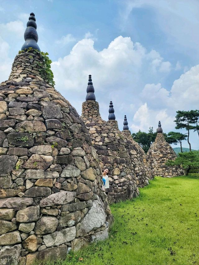 여기가 한국이라고? 이국적돌탑의 향연🪨
